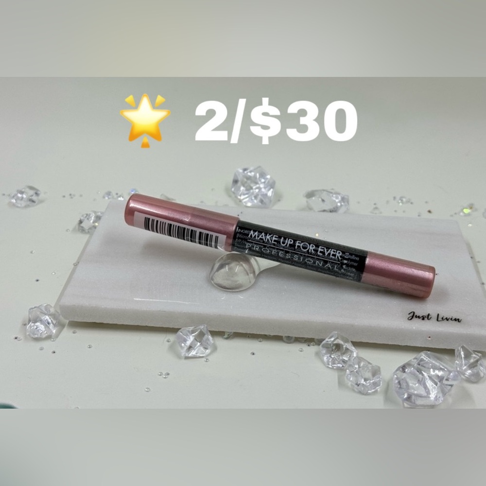🌟 Aqua Shadow in 24E